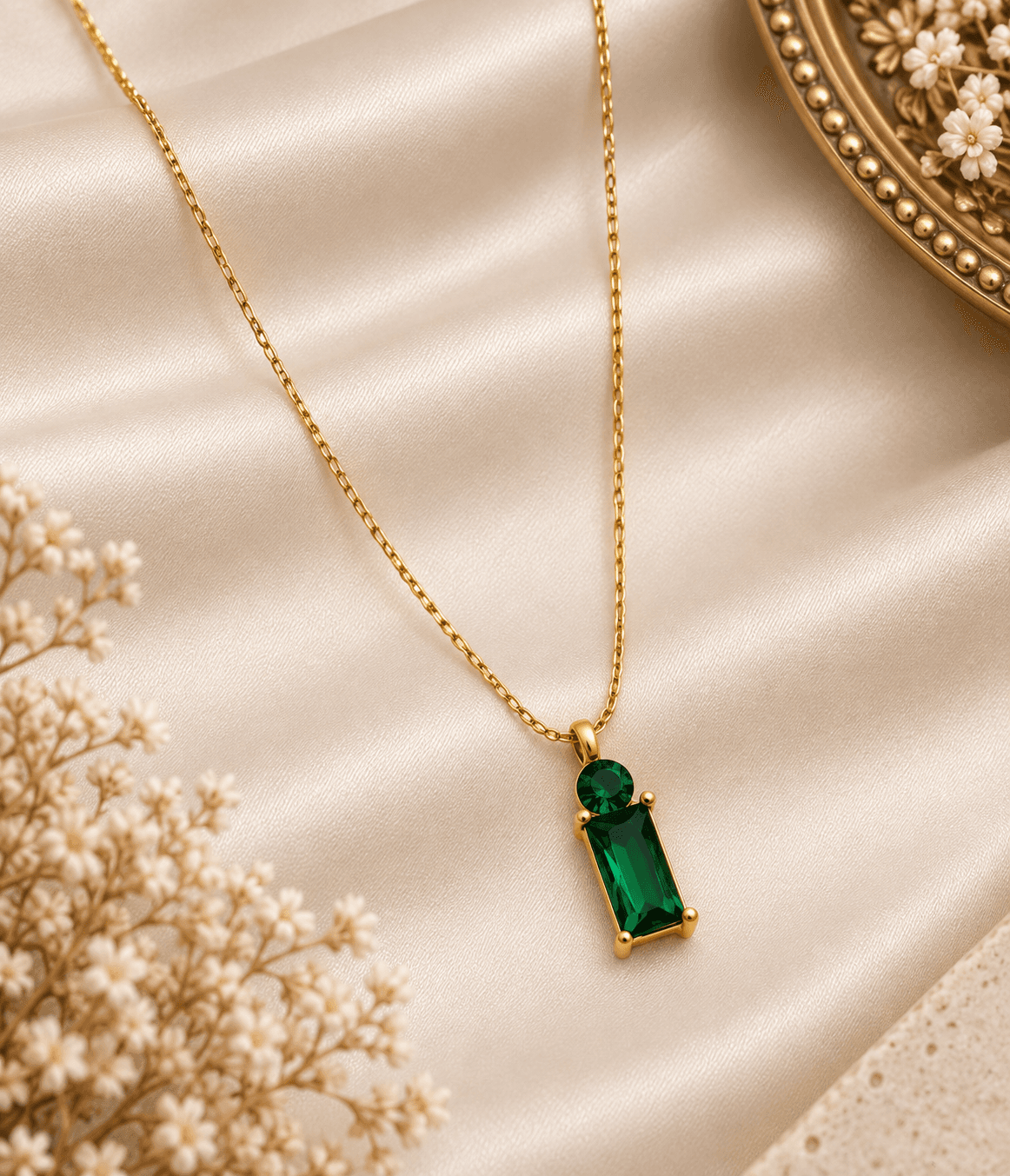 Emerald Élan Pendant.