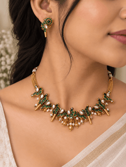 Mayurika Emerald Necklace Set thumbnail 2
