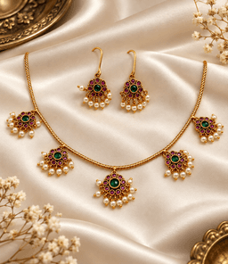 Varnika Emerald Pearl Necklace Set thumbnail 1