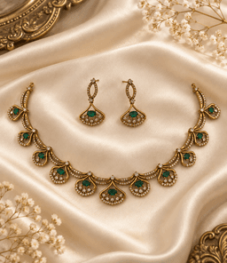 Elysia Emerald Drop Necklace Set thumbnail 1