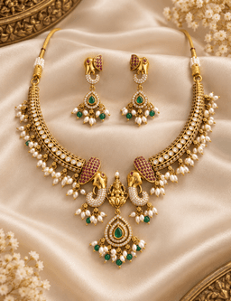 Gajalakshmi Emerald Necklace Set thumbnail 1